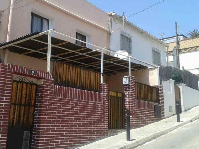 Casa pareada en venta en calle Del Lliri, Castelldefels, de 209 m² 3 habitaciones por 445.000