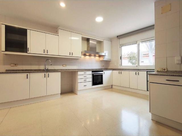 Casa pareada en venta en calle Del Parador, Sant Fruitós de Bages, de 223 m² 3 habitaciones por 392.000