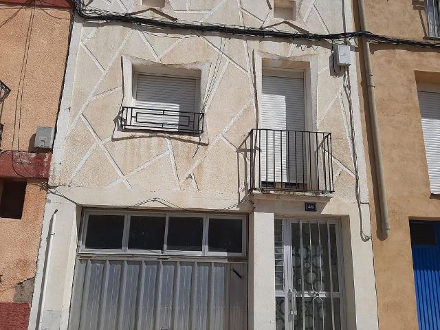Casa pareada en venta en calle Font la, Linyola, de 125 m² 4 habitaciones por 150.000