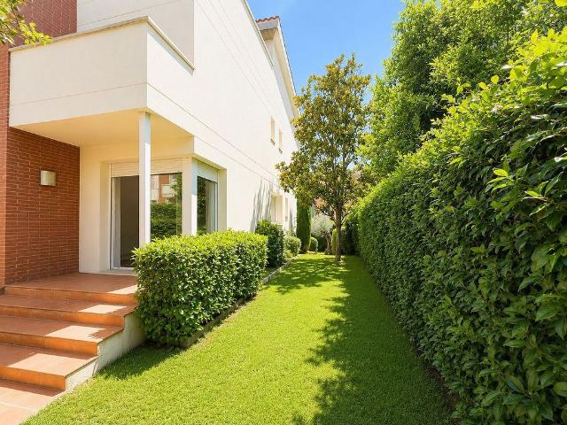 Casa pareada en venta en calle Isaac Albeniz, Fornells de la Selva, de 255 m² 4 habitaciones por 575.000