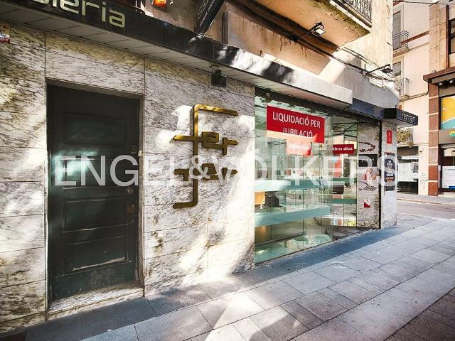 Casa pareada en venta en calle Joan Maragall, Figueres, de 144 m² 3 habitaciones por 217.000
