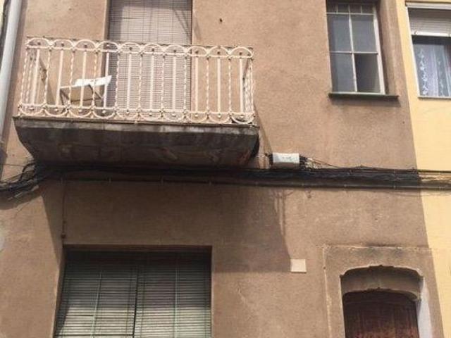 Casa pareada en venta en calle Josep Folqué, Molins de Rei, de 130 m² 4 habitaciones por 289.000