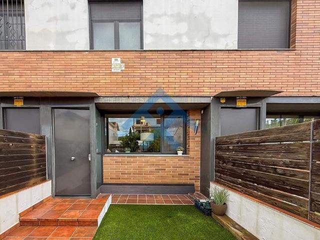 Casa pareada en venta en calle Josep Llimona, Sant Pere de Ribes, de 103 m² 3 habitaciones por 465.000