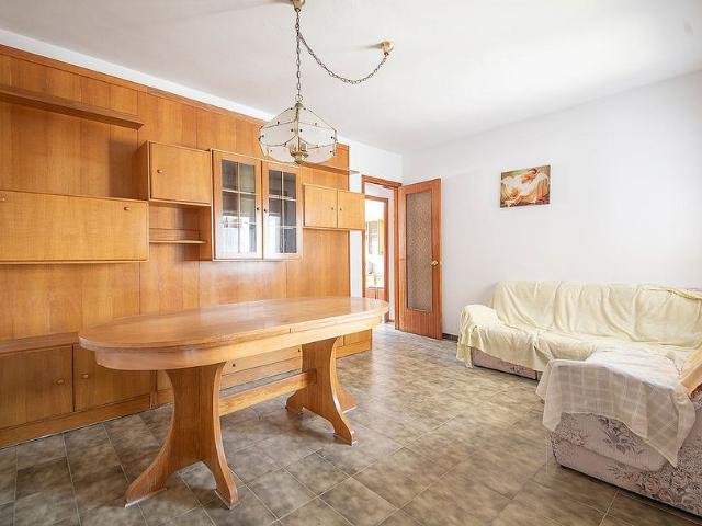 Casa pareada en venta en calle Malaga, Santa Margarida de Montbui, de 276 m² 9 habitaciones por 275.000