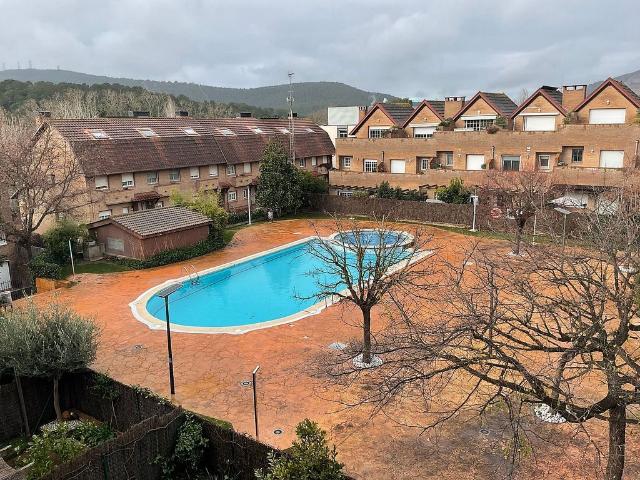 Casa pareada en venta en calle Mary Santpere, Begues, de 135 m² 4 habitaciones por 550.000