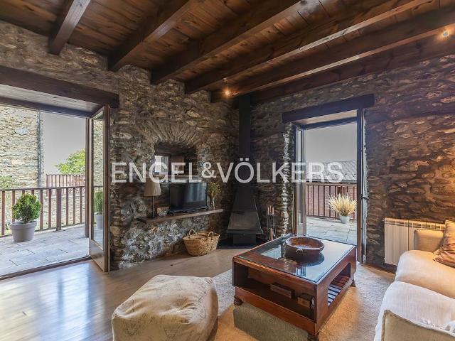 Casa pareada en venta en calle Mas Montagut, Fontanals de Cerdanya, de 205 m² 4 habitaciones por 625.000