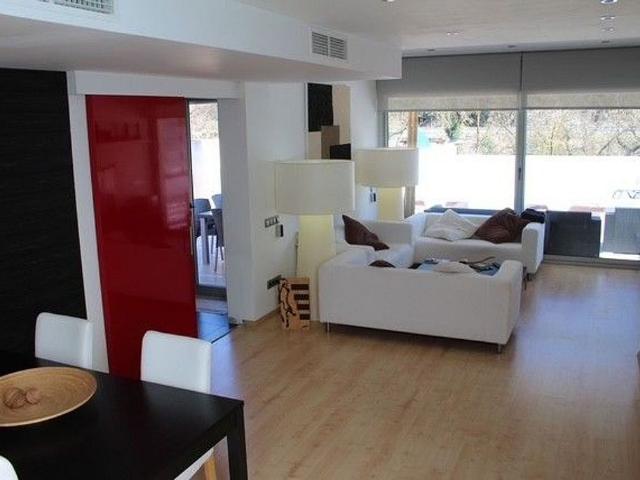 Casa pareada en venta en calle Nicaragua, Canyelles, de 242 m² 5 habitaciones por 599.000