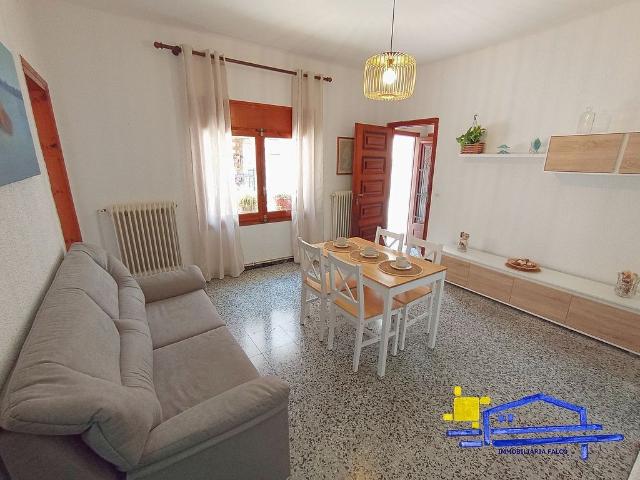 Casa pareada en venta en calle Mallorca, Llançà, de 120 m² 7 habitaciones por 250.000