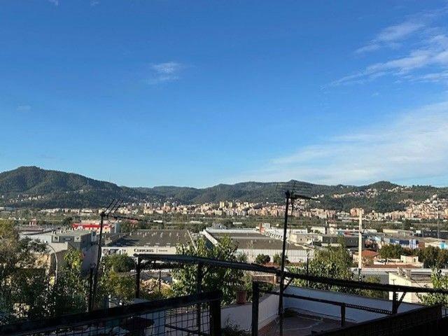 Casa pareada en venta en calle Sant Pere de Romaní, Molins de Rei, de 210 m² 4 habitaciones por 449.000