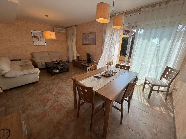 Casa pareada en venta en calle Santo Tomàs, Mont Roig del Camp, de 110 m² 3 habitaciones por 276.000