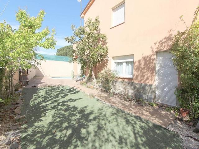 Casa pareada en venta en calle Petúnia, Vidreres, de 114 m² 3 habitaciones por 270.000