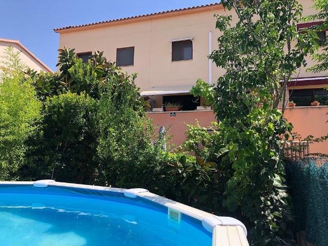 Casa pareada en venta en calle Penedès, Banyeres del Penedès, de 180 m² 4 habitaciones por 282.000