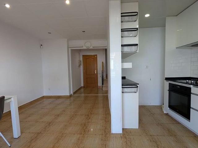 Casa pareada en venta en calle Princep D'asturies, Badalona, de 100 m² 3 habitaciones por 325.000