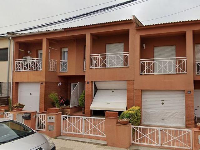 Casa pareada en venta en calle Puigsacalm, Santa Coloma de Farners, de 108 m² 4 habitaciones por 136.600