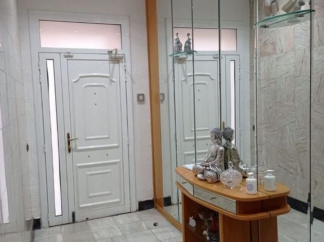 Casa pareada en venta en calle Rosellon, Sant Boi de Llobregat, de 275 m² 5 habitaciones por 415.000