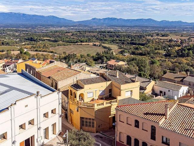 Casa pareada en venta en calle Ramal, Llers, de 262 m² 4 habitaciones por 200.000