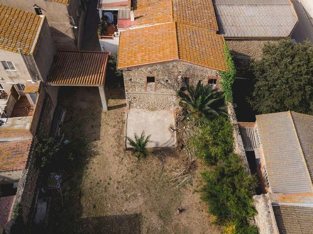 Casa pareada en venta en calle Requesens, Sant Climent Sescebes, de 259 m² 3 habitaciones por 250.000