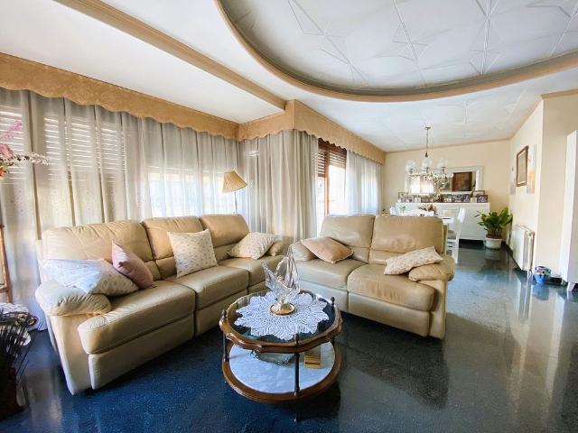 Casa pareada en venta en calle Tarragonès, Vendrell, El, de 230 m² 5 habitaciones por 355.000