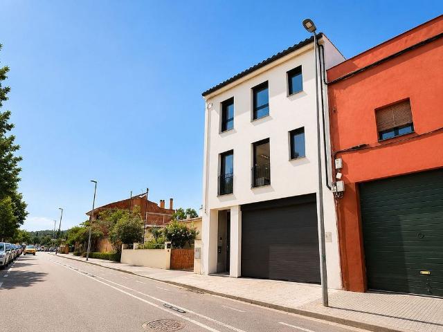Casa pareada en venta en calle Vora Ter, Sant Julià de Ramis, de 325 m² 3 habitaciones por 610.000