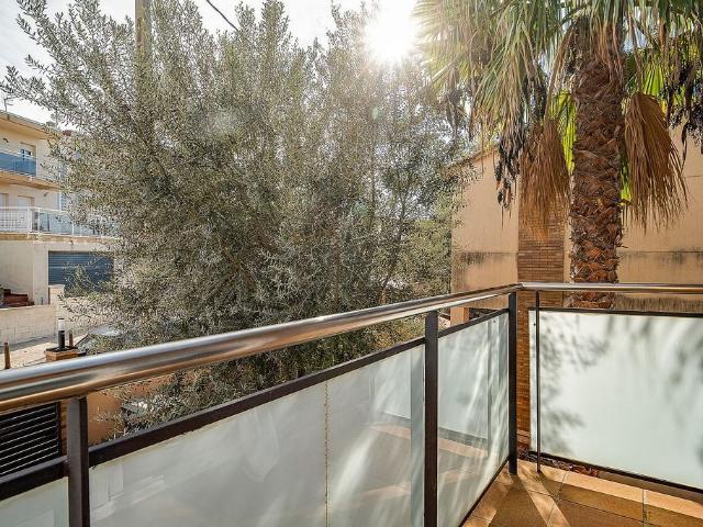 Casa pareada en venta en calle Veneçuela, Calafell, de 140 m² 4 habitaciones por 460.000