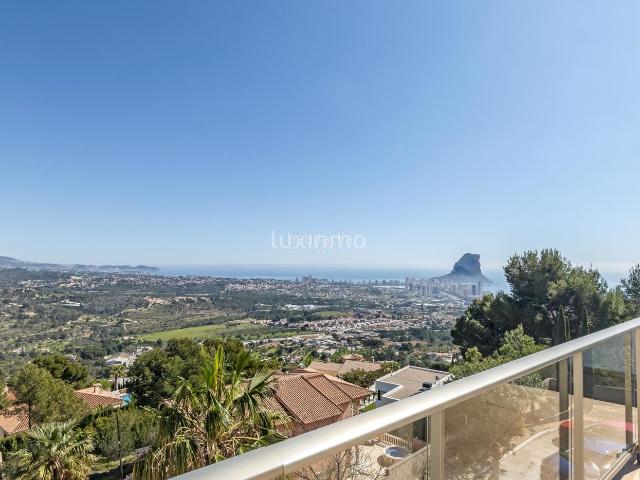 Casa pareada en venta en Calp, Oltamar Cucarres. Moderno chalet independiente con vistas al mar en Calpe. Casas pareadas.