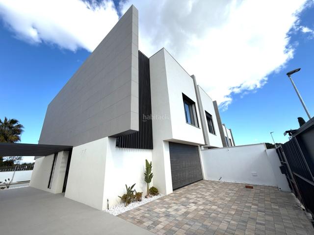 Casa pareada en venta en Cambrils, Mar Cambrils Costa Dorada. Espectacular Chalet en Cambrils muy cerca de la playa. Casas pareadas.