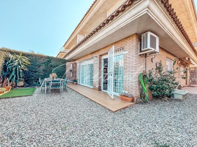 Casa pareada en venta en Cambrils, Regueral Prat d'en Forés Costa Dorada. Pareado con jardín y garaje en Cambrils. Casas pareadas.