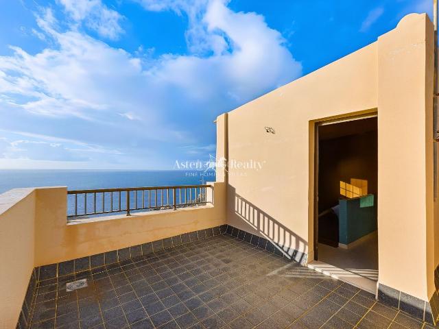 Casa pareada en venta en Candelaria, Barranco Hondo. Casa familiar con vistas al mar, tres espacios independientes y solar con proyecto incluido en Barranco Hondo, Candelaria. Casas pareadas.