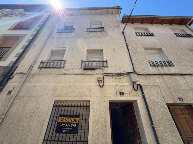 Casa en venta en Candeleda. CASA GRANDE CASCO ANTIGUO CANDELEDA. Casas.