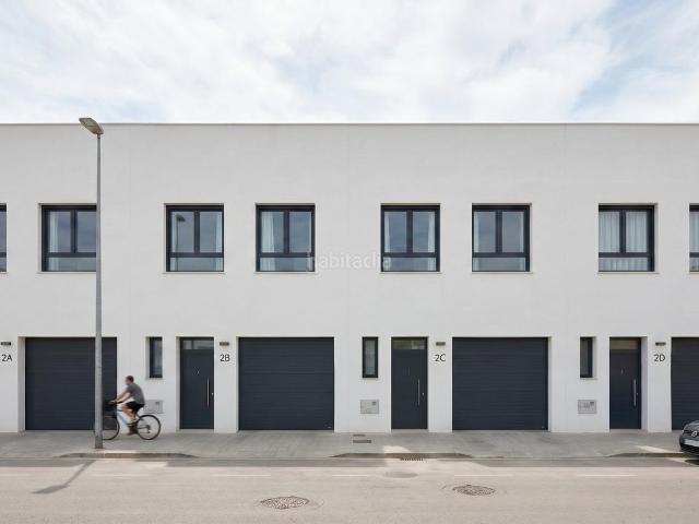Casa pareada en venta en Canovelles. VIVIENDAS UNIFAMILIARES DE OBRA NUEVA EN CANOVELLES PROMOCIÓN EXCLUSIVA DE 4 VIVIENDAS. Casas pareadas.