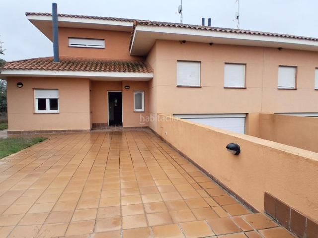Casa pareada en venta en Carrascal de Barregas. Urbis te ofrece un chalet pareado en venta en Urb. Oasis Golf, Carrascal de Barregas, Salamanca. Casas pareadas Carrascal de.