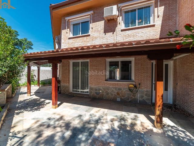 Casa pareada en venta en Casavieja. Chalet pareado en venta en Constitucion. Casas pareadas.