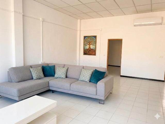 Casa pareada en venta en Castalla. Entorno residencial y tranquilo. Casas pareadas.