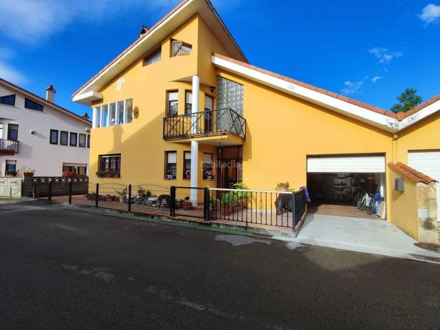 Casa pareada en venta en Castañeda. Chalet pareado en Socobio Castañeda. Casas pareadas.