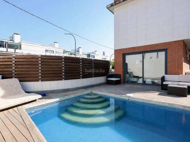 Chalet en venta en Castelldefels, La Pineda. Chalet en Castelldefels Playa Oasis de Confort y Privacidad. Chalets.