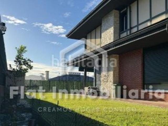 Casa pareada en venta en Castro Urdiales, Mioño Santullán. Chalet Pareado. Casas pareadas Castro.