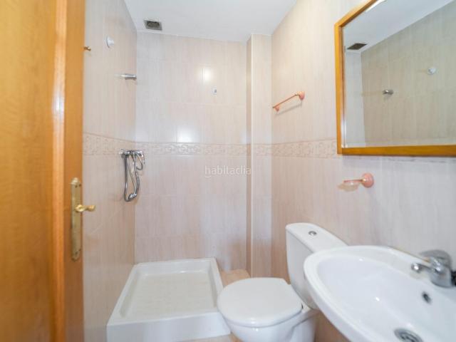 Casa pareada en venta en Cedillo del Condado. PAREADO EN ESQUINA CEDILLO DEL CONDADO CON PISCINA. Casas pareadas Cedillo del.
