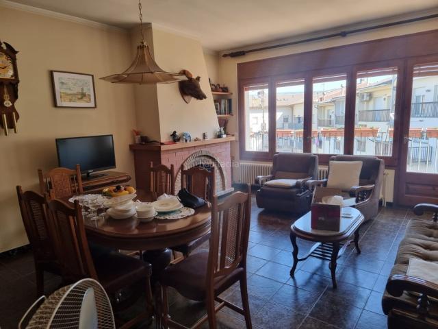 Casa pareada en venta en Centelles. Fantastica casa aparejada con garage de gran capacidad. Casas pareadas.