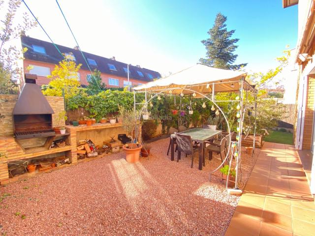Casa pareada en venta en Cerdanyola del Vallès, Martinica Ateneu. Gran oportunidad en la zona de la Martinica. Casas pareadas Cerdanyola del.
