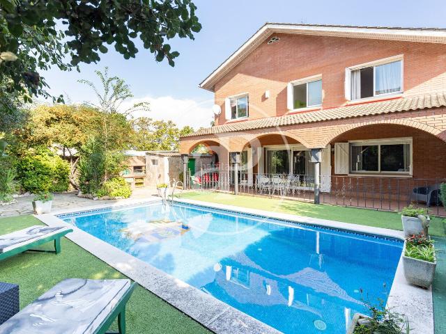 Casa pareada en venta en Cerdanyola del Vallès, Serraparera. Casa en venta en Serraparera, Cerdanyola del Valles. Casas pareadas Cerdanyola del.