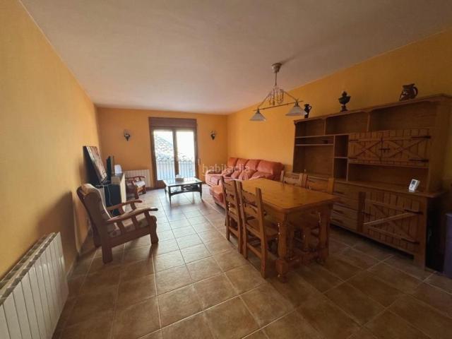 Casa pareada en venta en Cretas. Cretas. Casa de estilo rústico con terraza y garaje. Casas pareadas.