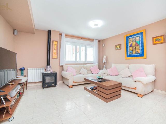 Casa pareada en venta en Cubas de la Sagra. Chalet pareado en C Almendros. Casas pareadas Cubas de la.