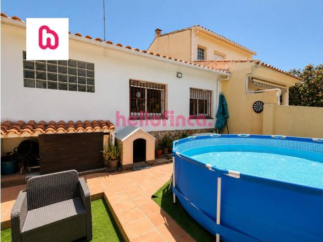 Casa pareada en venta en Cubelles, Mas Trader Corral d´En Tort Corral d´En Cona. Elegante casa pareada con jardín y chimenea en Mas Trader Cubelles. Casas pareadas.