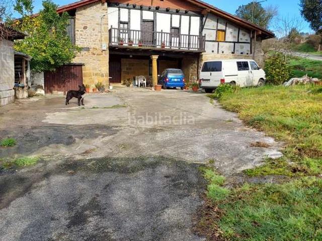 Casa pareada en venta en Amorebieta Etxano. CASERIO BIFAMILIAR VIVIENDA DERECHA A LA VENTA EN AMOREBIETA, BARRIO ALDANA. Casas pareadas Amorebieta.