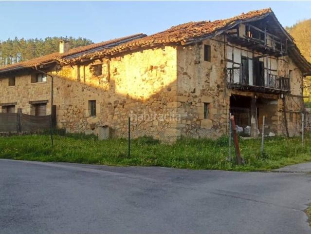 Casa pareada en venta en Amorebieta Etxano. CASERIO PAREADO para REFORMAR en AMOREBIETA. Casas pareadas Amorebieta.