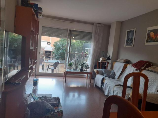 Casa pareada en venta en Abrera. ADOSADO SOLEADA LISTO PARA ENTRAR. Casas pareadas.