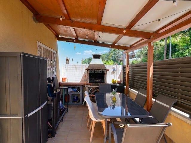 Casa pareada en venta en Abrera. Casa pareada con 116 m² construidos, vistas panorámicas y excelente conectividad en la urbanización Les Carpes, Abrera. Casas pareadas.