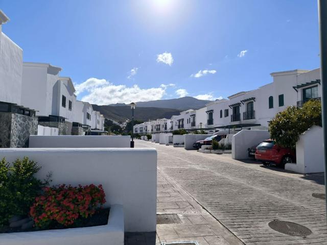 Casa en venta en Agaete. CHALET PAREADO URB. LAS CANDELARIAS 1. Casas.