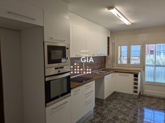 Casa pareada en venta en Agramunt. Casa amb jardí en venda a Agramunt. Casas pareadas.