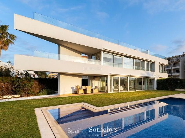 Casa pareada en venta en Alcossebre. Exclusiva villa de lujo en primera línea de playa en Alcossebre, Costa de Azahar. Casas pareadas.